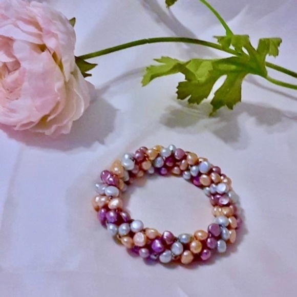 💲SALE 💲 NWOT Genuine Dyed Pastel Pearl Stretch Bracelet - Picture 3 of 5